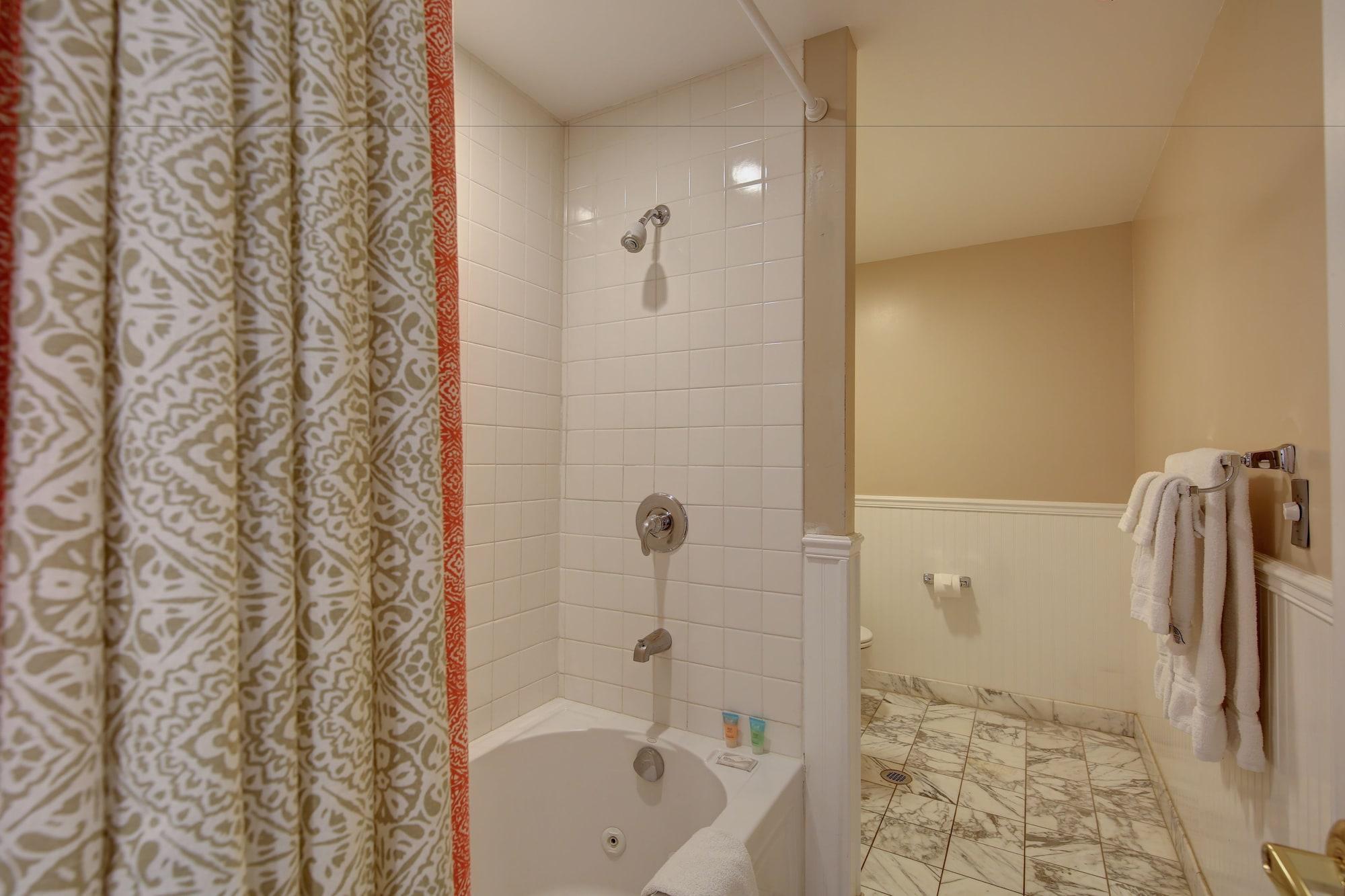 Glenmore Plaza Hotel Avalon Dış mekan fotoğraf