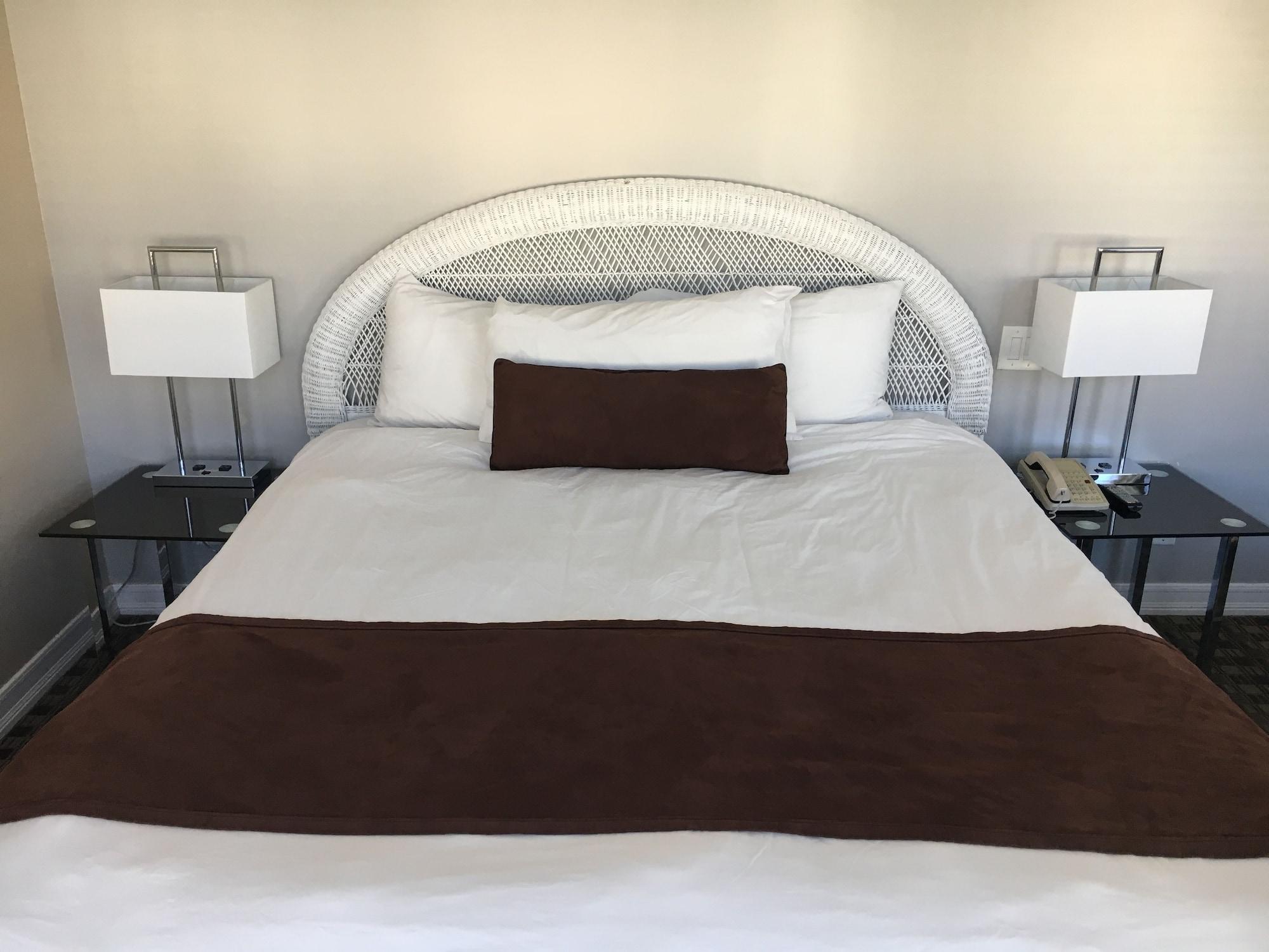 Glenmore Plaza Hotel Avalon Dış mekan fotoğraf
