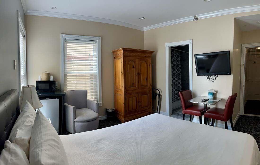 Glenmore Plaza Hotel Avalon Dış mekan fotoğraf