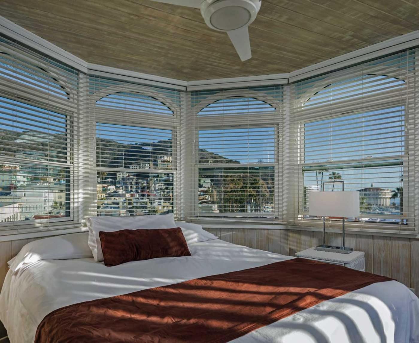 Glenmore Plaza Hotel Avalon Dış mekan fotoğraf
