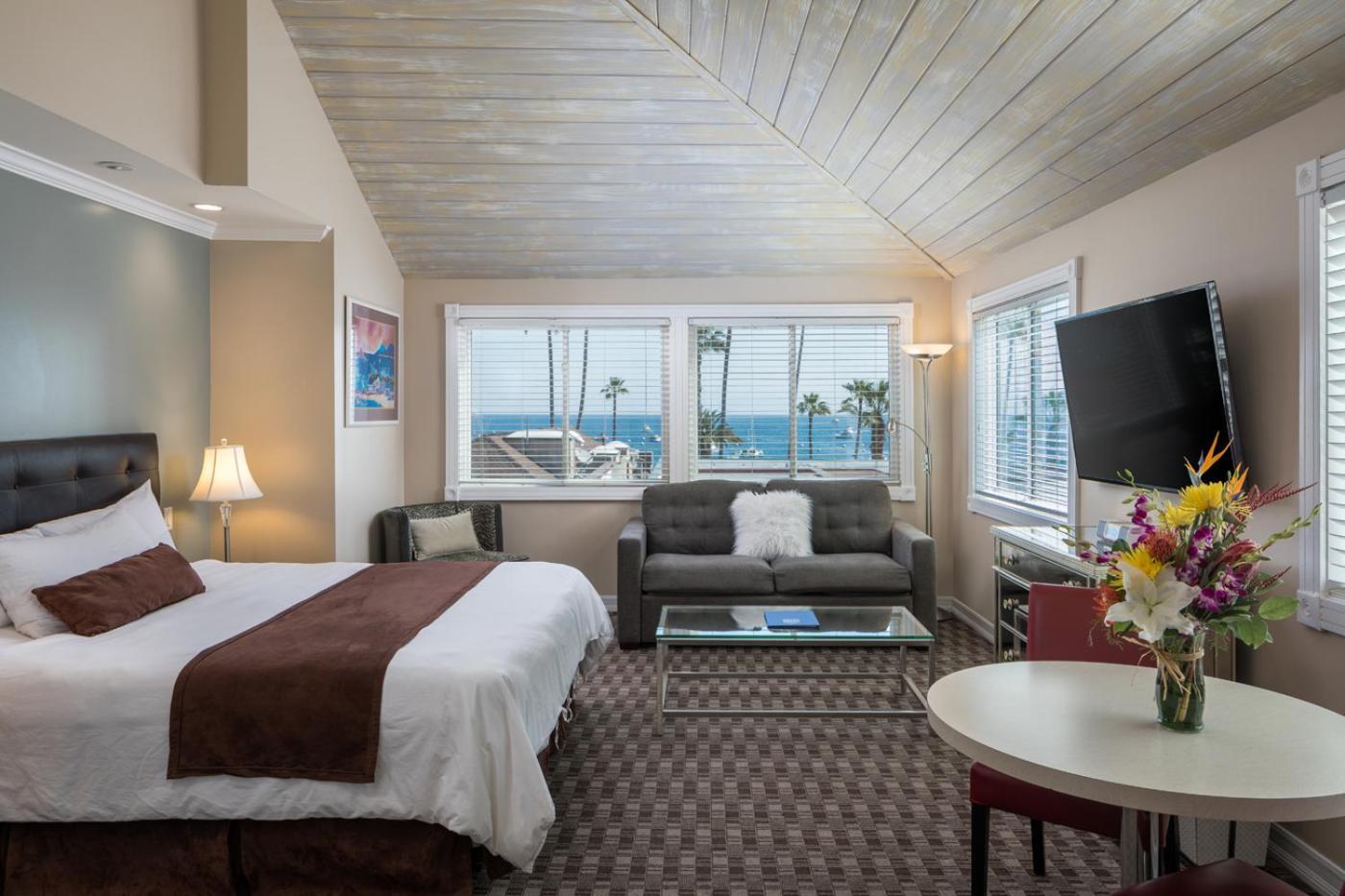 Glenmore Plaza Hotel Avalon Dış mekan fotoğraf