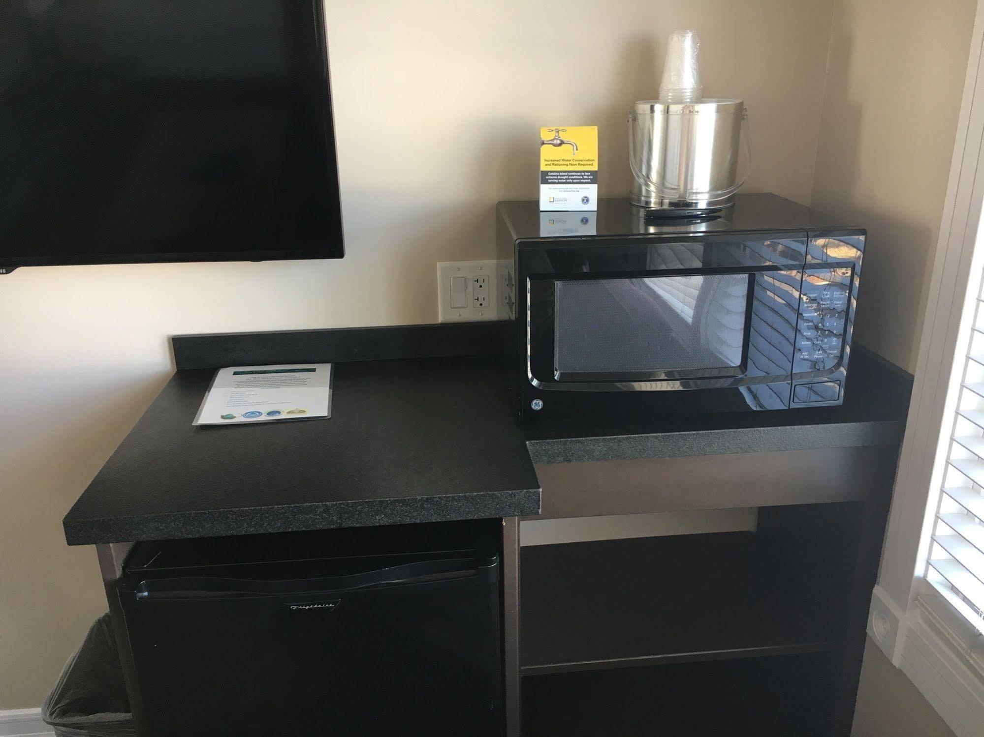 Glenmore Plaza Hotel Avalon Dış mekan fotoğraf